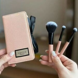 GWP- Gucci Beauty Pink Makeup Brush Set
